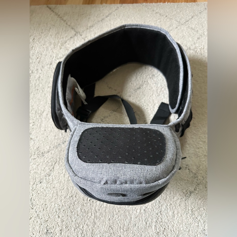 Tushbaby Infant and Toddler Hip Carrier - Picture 5 of 6